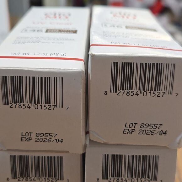 EltaMD UV Clear DEEP Tinted Prone to Acne skin - Picture 5 of 6